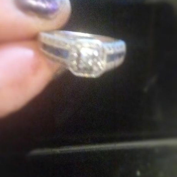 Elegant Silver Ring with Blue Accents - Picture 4 of 4